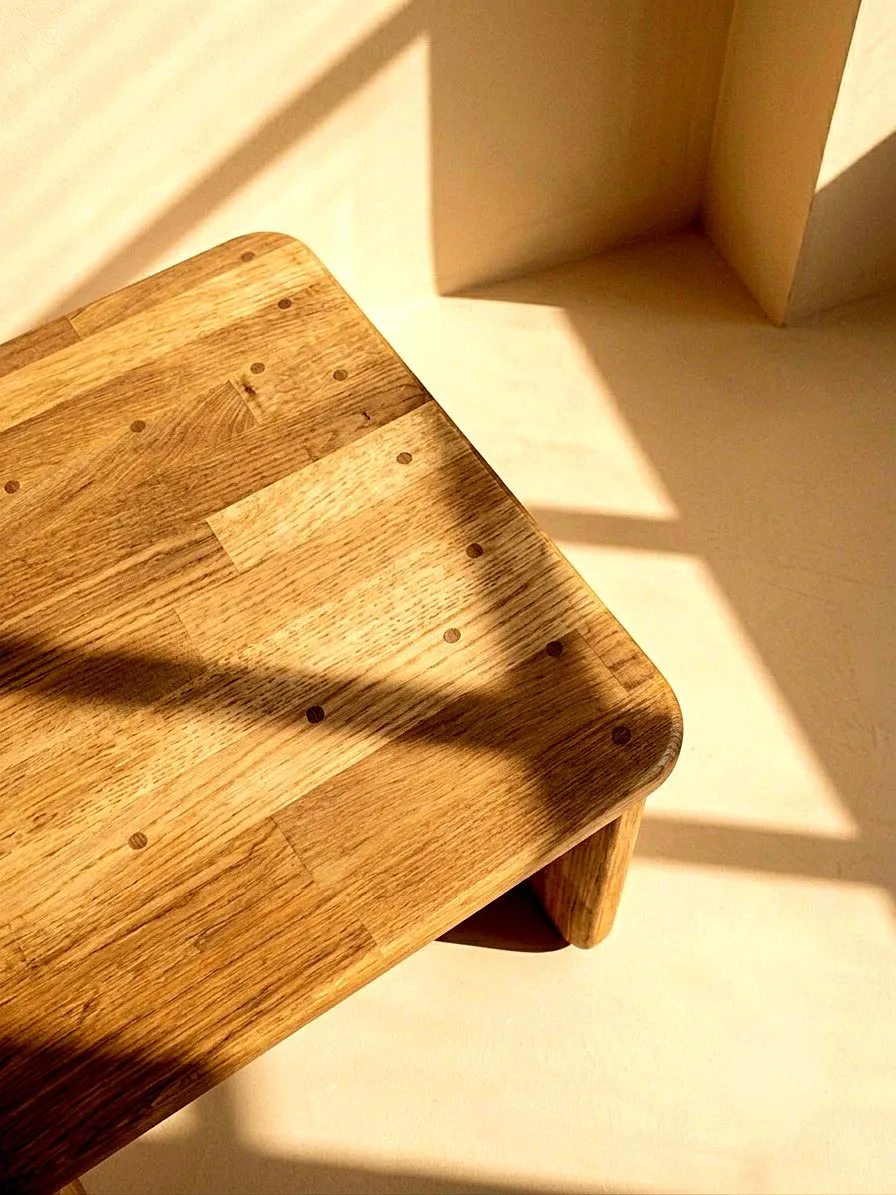 Détail du plateau et des chevilles en bois