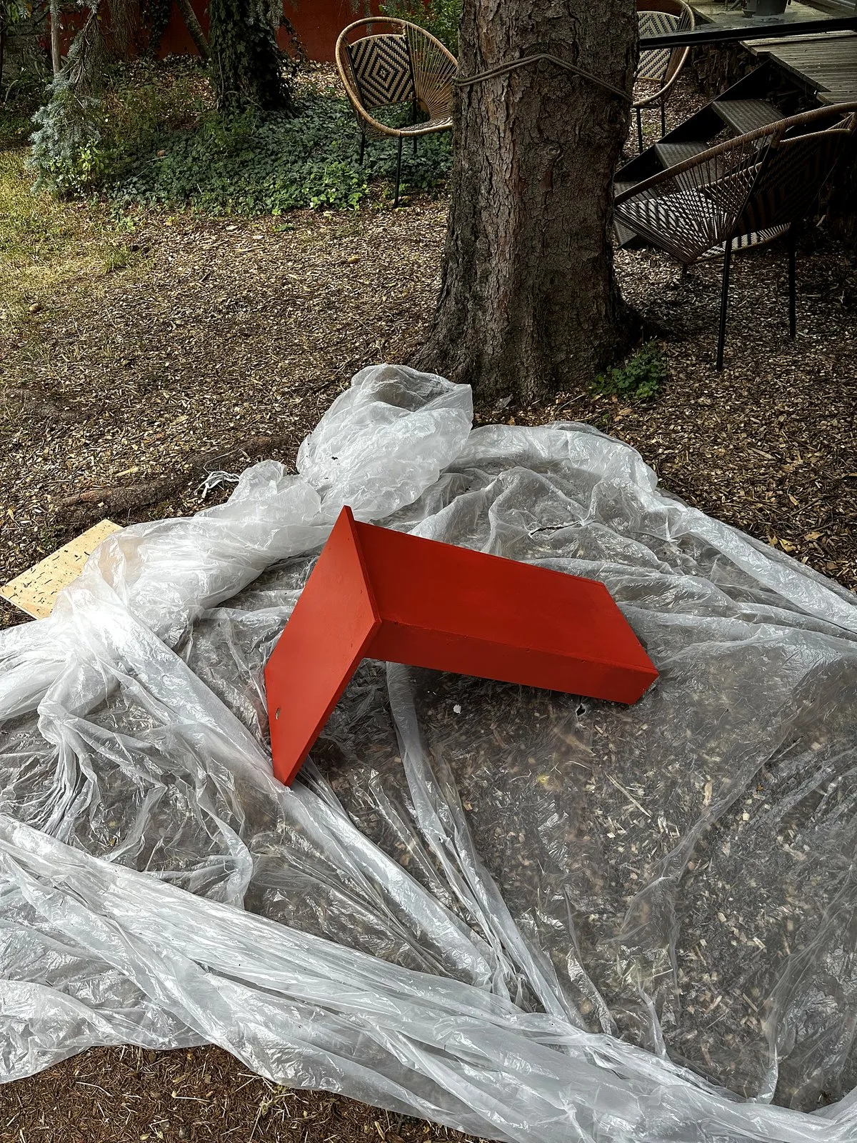 Tabouret pliant rouge, détail